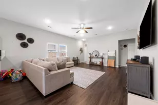 1302 Trinity St, Anahuac, TX 77514 - Photo 8