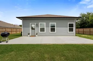 1302 Trinity St, Anahuac, TX 77514 - Photo 22