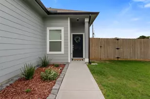 1302 Trinity St, Anahuac, TX 77514 - Photo 2