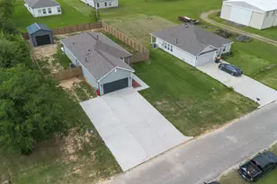 1302 Trinity St, Anahuac, TX 77514 - Photo 32