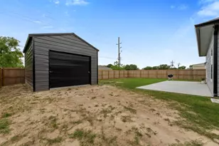 1302 Trinity St, Anahuac, TX 77514 - Photo 26