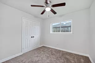 9715 Seeker St, Houston, TX 77078 - Photo 10