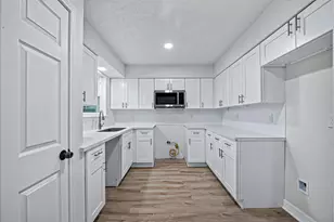 9715 Seeker St, Houston, TX 77078 - Photo 6