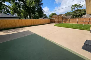 2126 Possum Creek Rd, Houston, TX 77017 - Photo 10