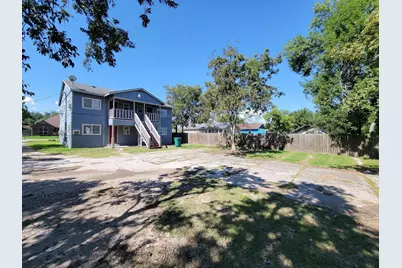 711 Avenue A #4, La Marque, TX 77568 - Photo 2