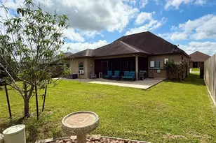 141 Majestic Oak Cir, Lake Jackson, TX 77566 - Photo 12