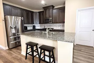 141 Majestic Oak Cir, Lake Jackson, TX 77566 - Photo 6