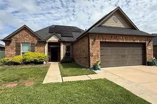 141 Majestic Oak Cir, Lake Jackson, TX 77566 - Photo 2