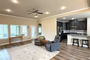 141 Majestic Oak Cir, Lake Jackson, TX 77566 - Photo 4