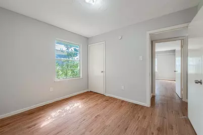 5963 Ridgeway Drive, Houston, TX 77033 - Photo 8