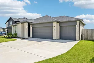 409 Chardonnay Dr, Alvin, TX 77511 - Photo 2
