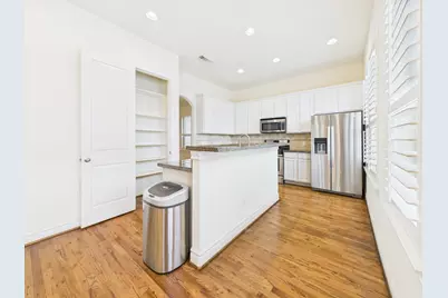 11025 Sherwood Grove, Houston, TX 77043 - Photo 18