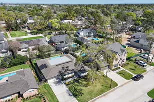 8710 Burkhart Rd, Houston, TX 77055 - Photo 40