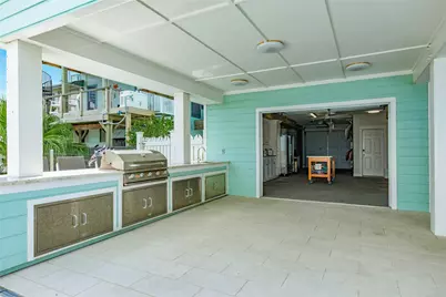 9680 Airways Lane, Galveston, TX 77554 - Photo 10