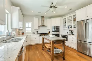 9680 Airways Ln, Galveston, TX 77554 - Photo 28