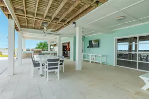 9680 Airways Ln, Galveston, TX 77554 - Photo 12