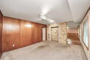 10318 Knoboak Dr, Houston, TX 77043 - Photo 12