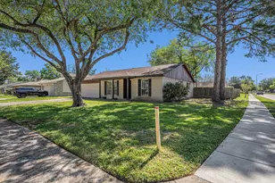 454 Buoy Rd, Houston, TX 77598 - Photo 2