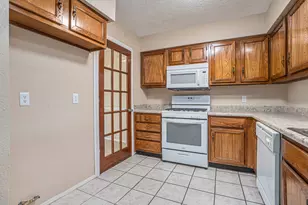 454 Buoy Rd, Houston, TX 77598 - Photo 10