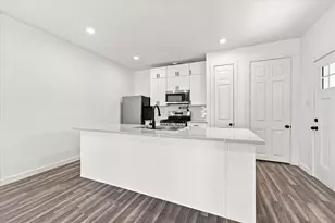 8726 Scott St, Houston, TX 77051 - Photo 2