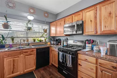 700 N Plantation Drive, Angleton, TX 77515 - Photo 10