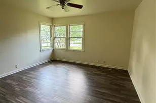 1002 W Willis St, Alvin, TX 77511 - Photo 4