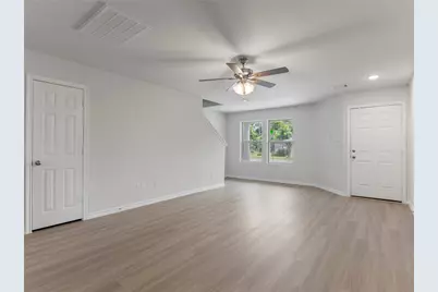 312 N Orange Street, Sweeny, TX 77480 - Photo 4