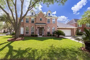 2407 Royal Palm Ct, League City, TX 77573 - Photo 2