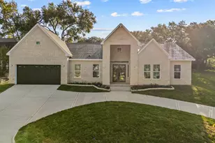 1511 Greenbriar Dr, Huntsville, TX 77340 - Photo 2