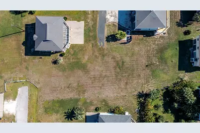2292 Martinique, Crystal Beach, TX 77650 - Photo 6