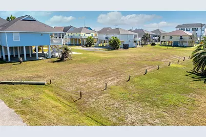 2292 Martinique, Crystal Beach, TX 77650 - Photo 16