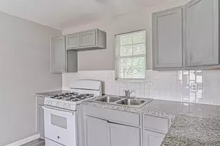 9839 Racine St, Houston, TX 77029 - Photo 14