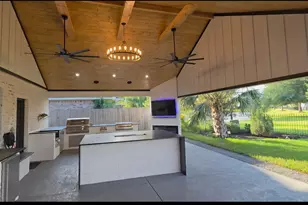 1979 Rolling Stone Dr, Friendswood, TX 77546 - Photo 6