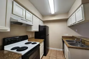17401 Red Oak Dr, Houston, TX 77090 - Photo 8