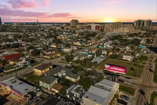 609 Sealy St, Galveston, TX 77550 - Photo 2