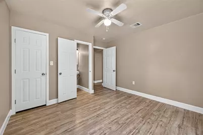 8166 Oak Knoll Lane, Houston, TX 77028 - Photo 24