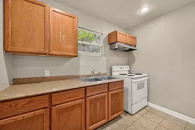 8166 Oak Knoll Lane, Houston, TX 77028 - Photo 12