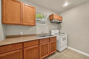 8166 Oak Knoll Ln, Houston, TX 77028 - Photo 12