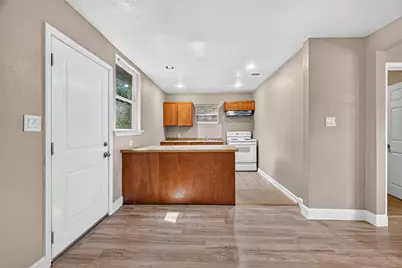 8166 Oak Knoll Lane, Houston, TX 77028 - Photo 10