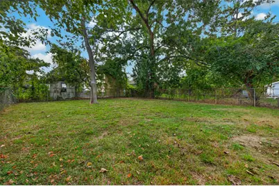 8166 Oak Knoll Lane, Houston, TX 77028 - Photo 32