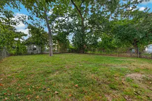 8166 Oak Knoll Ln, Houston, TX 77028 - Photo 32