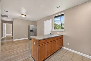 8166 Oak Knoll Ln, Houston, TX 77028 - Photo 8
