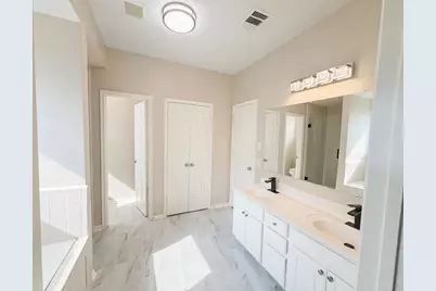 303 Lake Line Drive, Alvin, TX 77511 - Photo 2