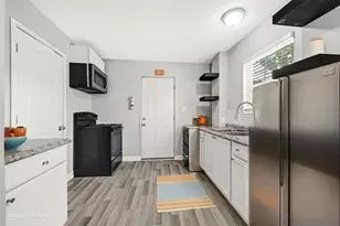 306 E 38th St, Houston, TX 77018 - Photo 10