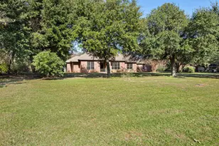417 W Morgan St, Franklin, TX 77856 - Photo 4