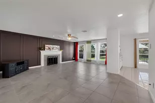 4422 Warwick Dr, Sugar Land, TX 77479 - Photo 6