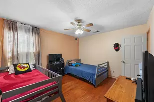 1227 Common Park Dr, Houston, TX 77009 - Photo 20