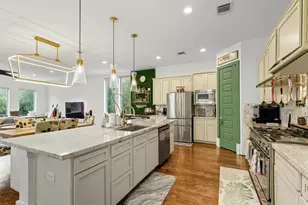 215 Avondale St, Houston, TX 77006 - Photo 18