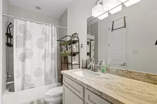 215 Avondale St, Houston, TX 77006 - Photo 32