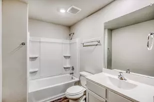 8119 Sunberry Shadow Dr, Houston, TX 77016 - Photo 16